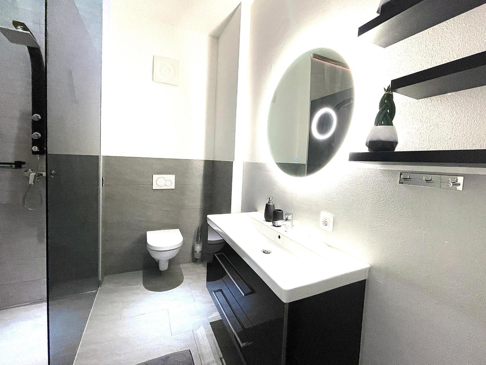 Alpenluxus Presents Design Lodge - Terrace & Car Park ครัมซาค ภายนอก รูปภาพ